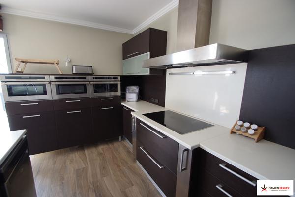 Grand appartement de qualité en dernier étage à 2 pas du chenal. La rochelle