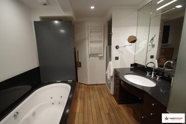 Grand appartement de qualité en dernier étage à 2 pas du chenal. La rochelle