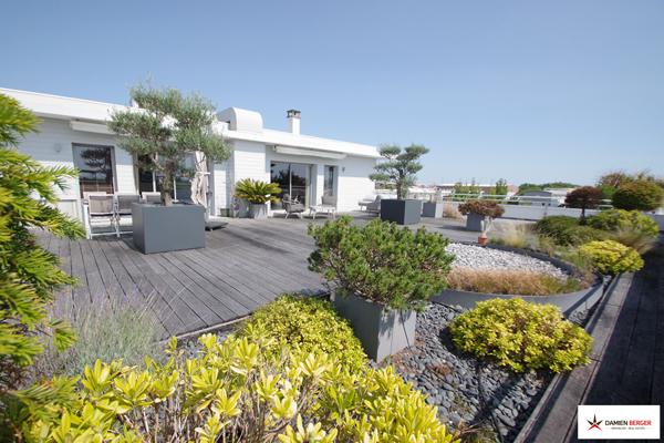 Grand appartement de qualité en dernier étage à 2 pas du chenal. La rochelle