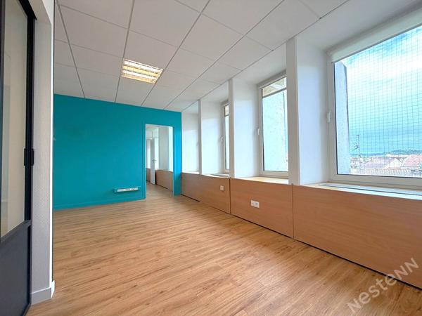AGEN CENTRE VILLE - Local rénové et lumineux à usage de bureaux de 70 m² .