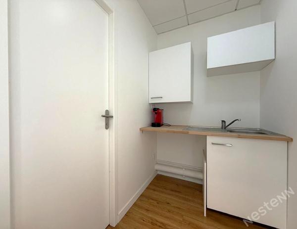 AGEN CENTRE VILLE - Local rénové et lumineux à usage de bureaux de 70 m² .