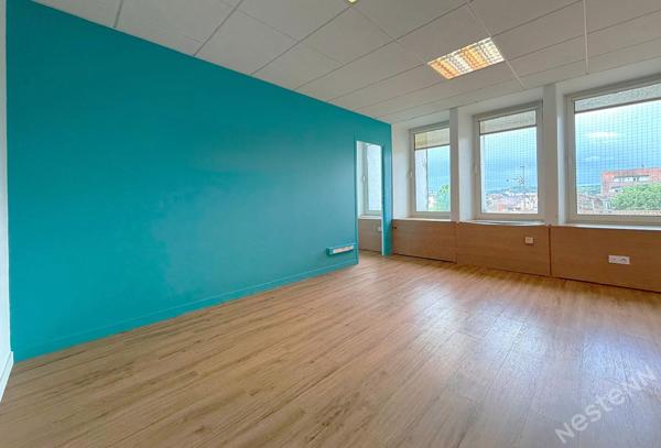 AGEN CENTRE VILLE - Local rénové et lumineux à usage de bureaux de 70 m² .
