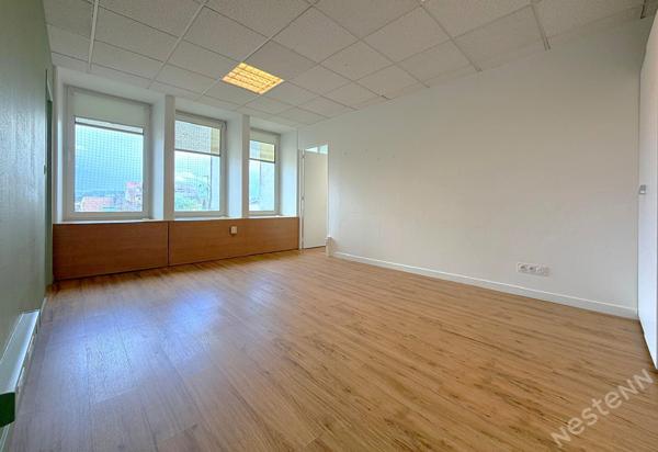 AGEN CENTRE VILLE - Local rénové et lumineux à usage de bureaux de 70 m² .