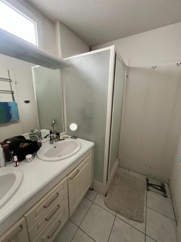 Superbe T4 de 90m² avec deux parkings sécurisés en sous sol et un cellier