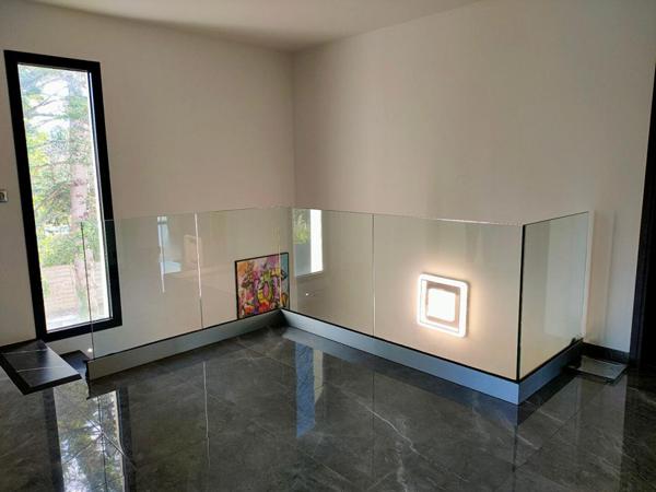 MAISON 224 m² - 7 PIECES - GARAGE ET DEPENDANCES - TERRAIN 3232 m²