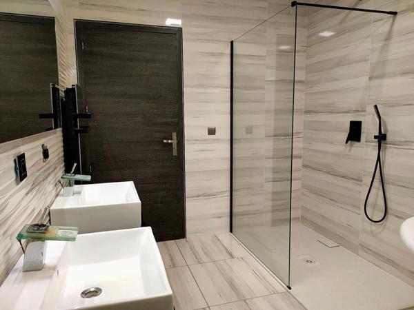 MAISON 224 m² - 7 PIECES - GARAGE ET DEPENDANCES - TERRAIN 3232 m²