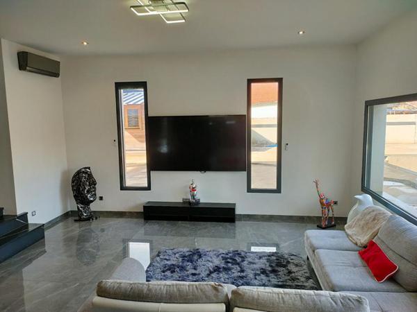 MAISON 224 m² - 7 PIECES - GARAGE ET DEPENDANCES - TERRAIN 3232 m²