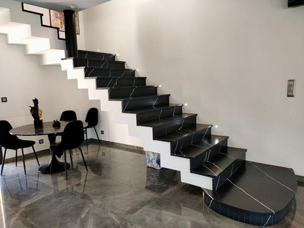 MAISON 224 m² - 7 PIECES - GARAGE ET DEPENDANCES - TERRAIN 3232 m²