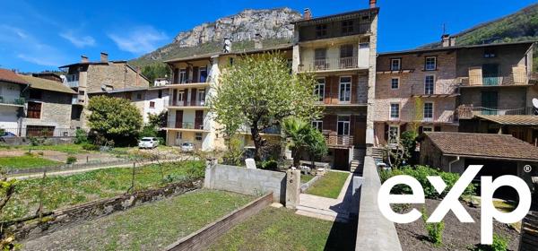 IMMEUBLE/MAISON en pierre 282 m2.