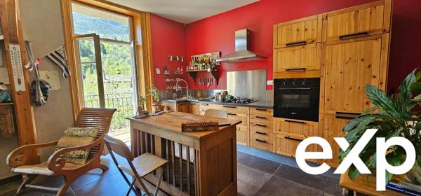 IMMEUBLE/MAISON en pierre 282 m2.