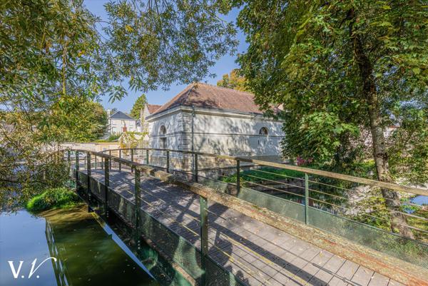 LOCHES CENTRE- BATI HISTORIQUE