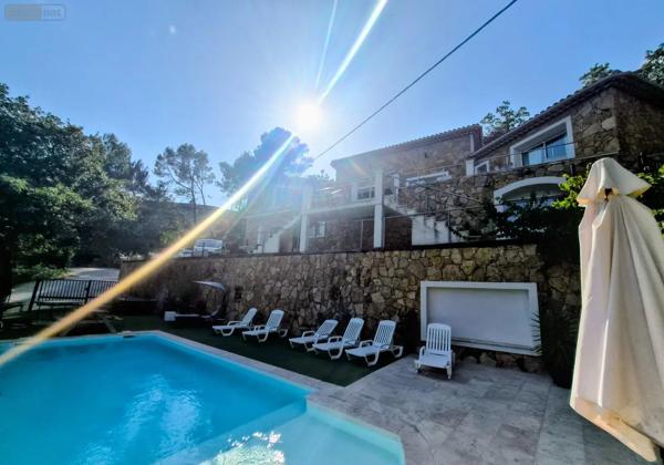 Achat - Maison Le Cannet-des-Maures 83340 8 pièces 200 m 2 3111 m 2