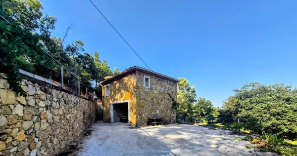 Achat - Maison Le Cannet-des-Maures 83340 8 pièces 200 m 2 3111 m 2