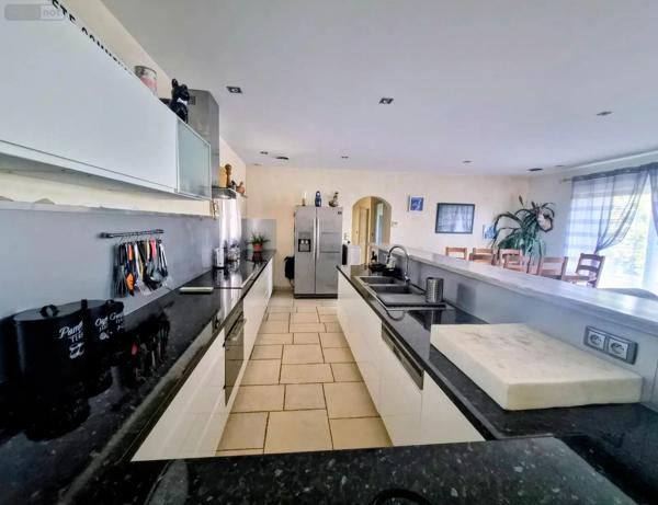 Achat - Maison Le Cannet-des-Maures 83340 8 pièces 200 m 2 3111 m 2