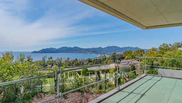 Villa neuve contemporaine avec vue mer panoramique – Croix des Gardes