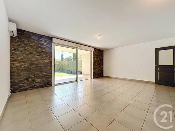 Appartement T3 à vendre  3 pièces - 67,72 m 2   FREJUS  - 83