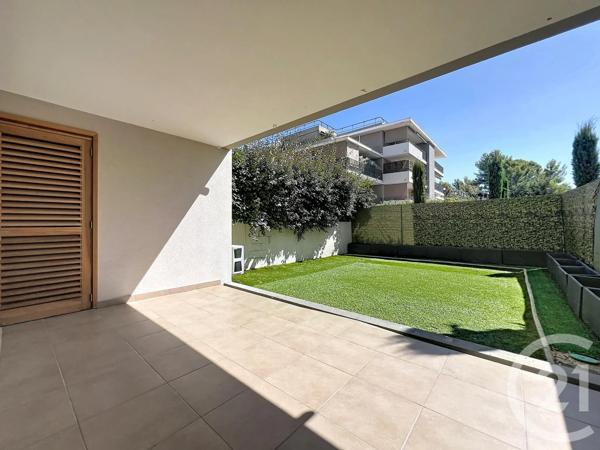 Appartement T3 à vendre  3 pièces - 67,72 m 2   FREJUS  - 83