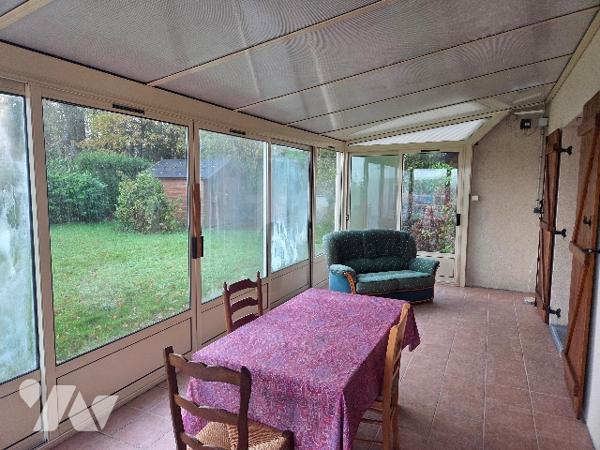 YERVILLE pavillon d'~121m² sur ~850 m² de terrain, 3 chambres, garage, véranda.