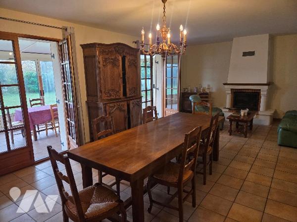 YERVILLE pavillon d'~121m² sur ~850 m² de terrain, 3 chambres, garage, véranda.