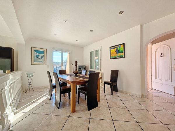 PROCHE COMMODITES, AU CALME, GRANDE VILLA  AVEC APPARTEMENT INDEPENDANT