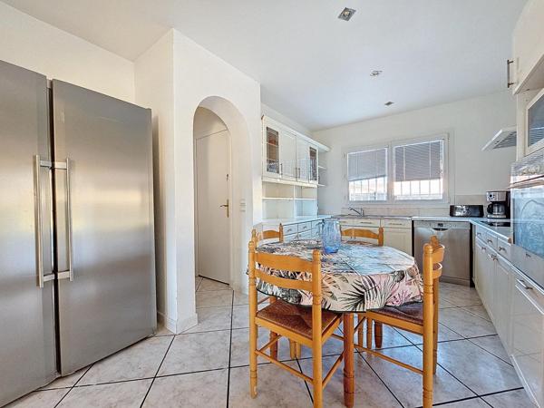 PROCHE COMMODITES, AU CALME, GRANDE VILLA  AVEC APPARTEMENT INDEPENDANT