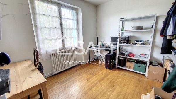 Maison 75 m² env sur 400 m² env de terrain, 3  chambres , sous sol aménageable