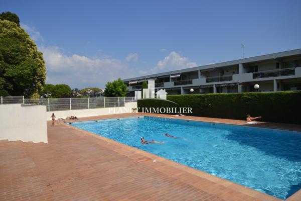 ANTIBES 2 PIÈCES VIDE AVEC PISCINE