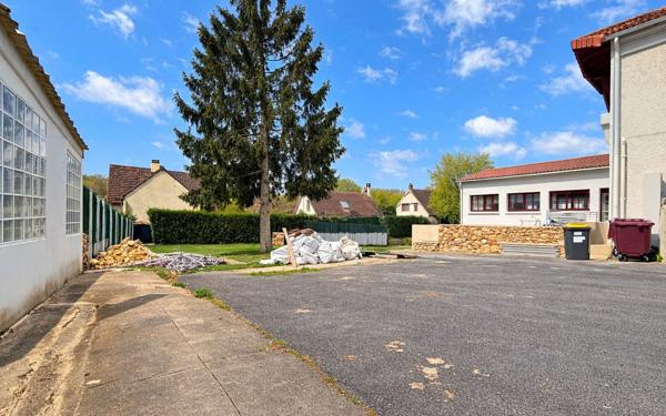 Immeuble à vendre    10 pièces • 512 m2 Émerainville