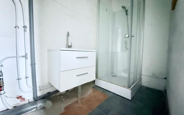 Immeuble à vendre    10 pièces • 512 m2 Émerainville