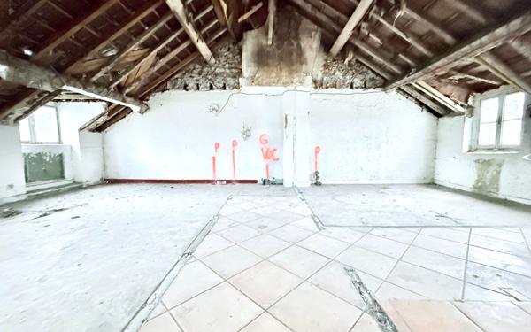 Immeuble à vendre    10 pièces • 512 m2 Émerainville