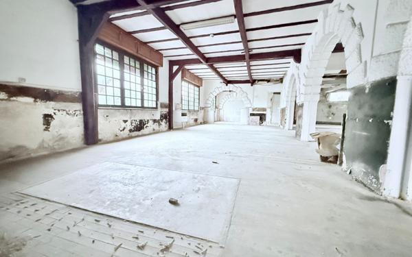 Immeuble à vendre    10 pièces • 512 m2 Émerainville