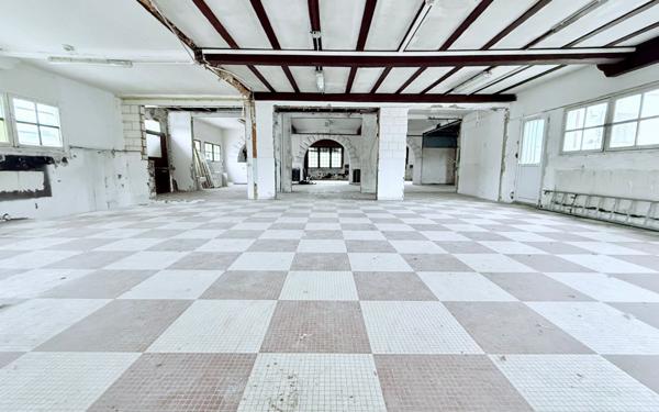 Immeuble à vendre    10 pièces • 512 m2 Émerainville