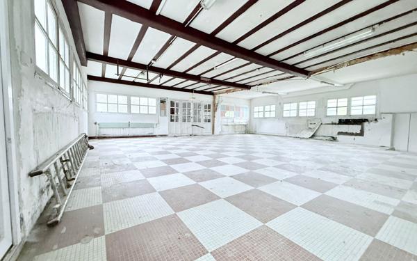 Immeuble à vendre    10 pièces • 512 m2 Émerainville