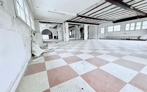 Immeuble à vendre    10 pièces • 512 m2 Émerainville