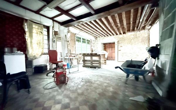 Immeuble à vendre    10 pièces • 512 m2 Émerainville