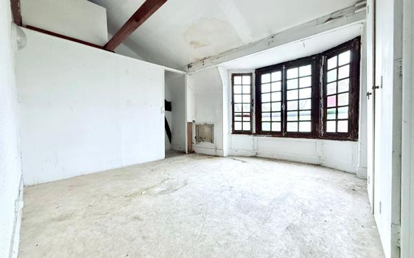 Immeuble à vendre    10 pièces • 512 m2 Émerainville