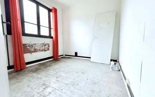 Immeuble à vendre    10 pièces • 512 m2 Émerainville