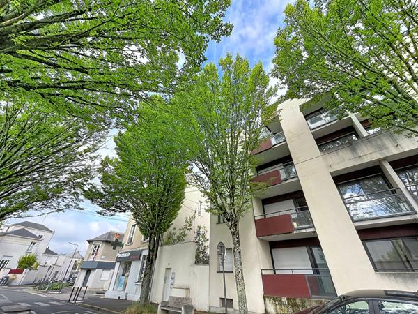 GARE/ LAFAYETTE Type 2 duplex avec ascenseur et stationnement privatif