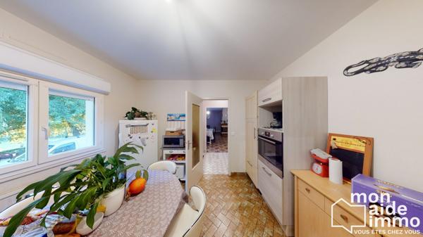 Maison plain-pied rénovée et vaste terrain constructible