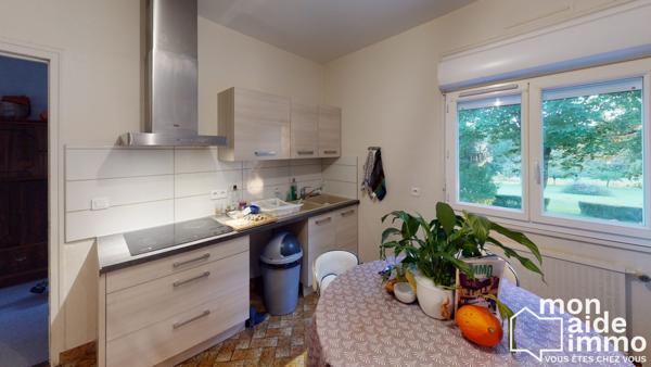 Maison plain-pied rénovée et vaste terrain constructible