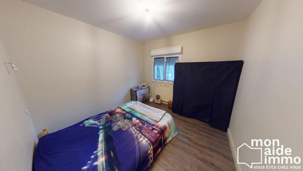 Maison plain-pied rénovée et vaste terrain constructible