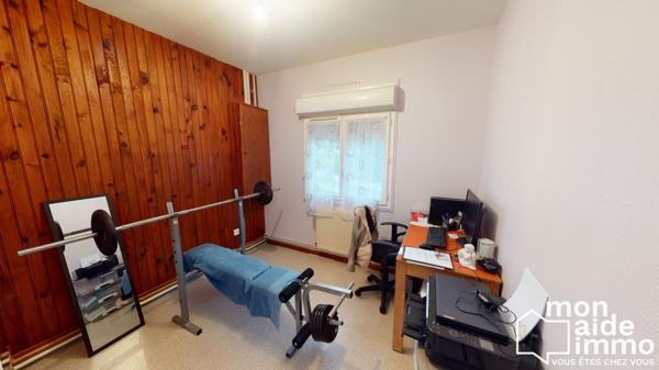 Maison plain-pied rénovée et vaste terrain constructible