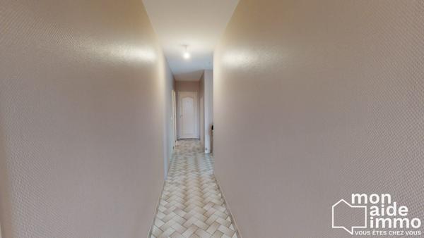 Maison plain-pied rénovée et vaste terrain constructible