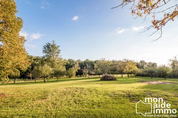 Maison plain-pied rénovée et vaste terrain constructible