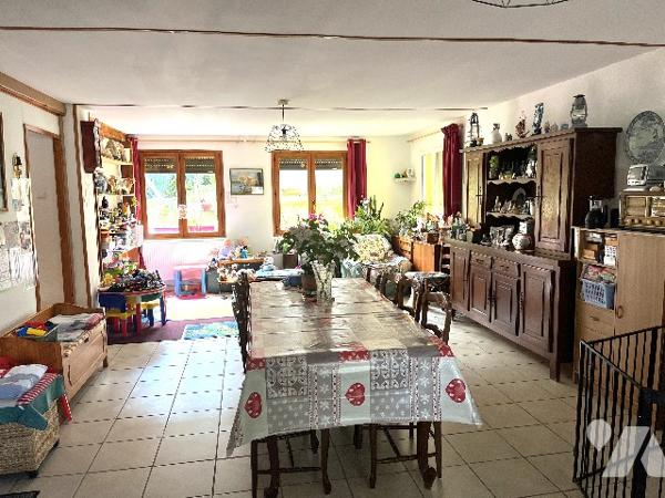 Commune de POIX DE PICARDIE, une maison sur un terrain de 939m² comprenant :