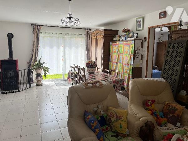 Commune de POIX DE PICARDIE, une maison sur un terrain de 939m² comprenant :