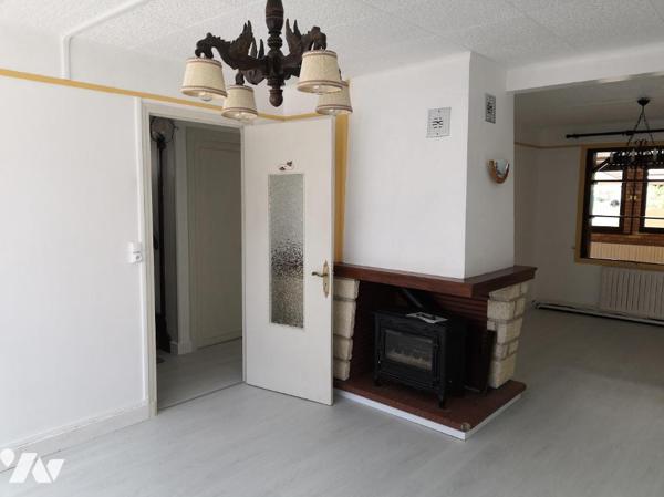 Commune de POIX DE PICARDIE, une maison sur un terrain de 939m² comprenant :