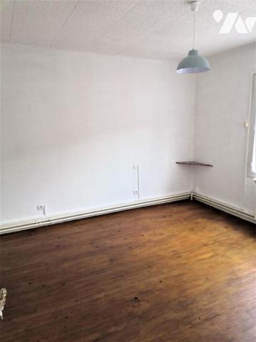 Commune de POIX DE PICARDIE, une maison sur un terrain de 939m² comprenant :