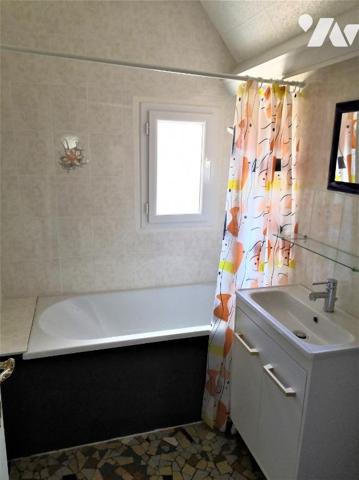 Commune de POIX DE PICARDIE, une maison sur un terrain de 939m² comprenant :