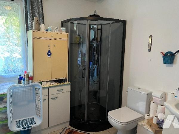 Commune de POIX DE PICARDIE, une maison sur un terrain de 939m² comprenant :